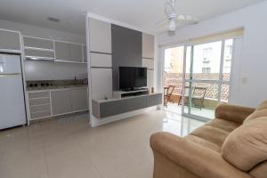 449 - Lindo Apartamento de 3 dormitórios á 100m da praia de Bombas