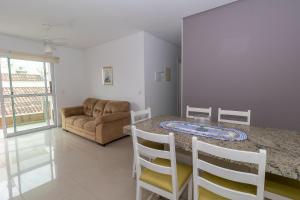 449 - Lindo Apartamento de 3 dormitórios á 100m da praia de Bombas