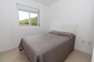 449 - Lindo Apartamento de 3 dormitórios á 100m da praia de Bombas