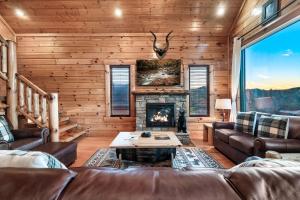 Epic Mountain Views, Hot Tub, Game Room, Sleeps 10