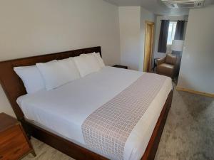 King Suite room in Topaz Lodge