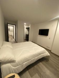 AMPLIO ILUMINADO CÓMODO, 3 HABITACIONES INTERNET