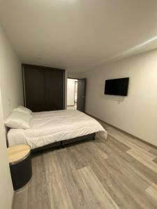 AMPLIO ILUMINADO CÓMODO, 3 HABITACIONES INTERNET