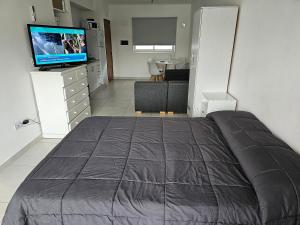 Monoambiente con Cochera Cubierta a 300m del Hospital Español y 15 cuadras del Estadio Único