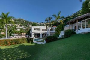 Spectacular Bay-View Home
