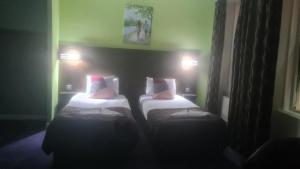 Superior Twin Room room in The Queensberry Hotel And Bar