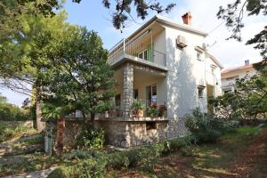 Apartments by the sea Omisalj, Krk - 5298 