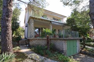 Apartments by the sea Omisalj, Krk - 5298 