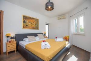 Luxury villa with a swimming pool Vrpolje, Sibenik - 21843