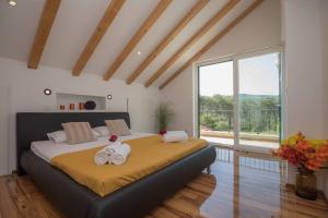 Luxury villa with a swimming pool Vrpolje, Sibenik - 21843