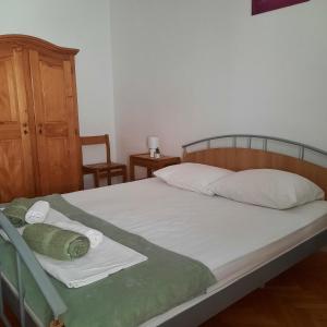 Apartments by the sea Lokva Rogoznica, Omis - 21900