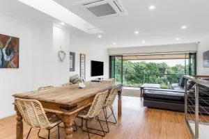 3 James Cook Apartments - beachside haven w. pool - Byron Bay