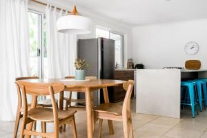 Baby Blue - 3 BR villa steps from Tallow Beach