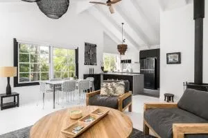 Black Star - renovated pet-friendly beach house - Byron Bay