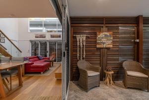 Byron Sunrise - 4 BR retreat with heated pool