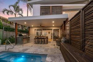 Byron Sunrise - 4 BR retreat with heated pool