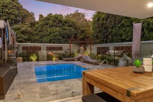 Byron Sunrise - 4 BR retreat with heated pool