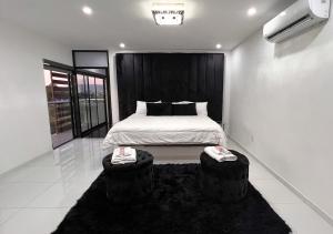 LONGVIEW HOME-STUDIOS