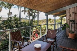 Cape Breeze - 5 BR home with headland views