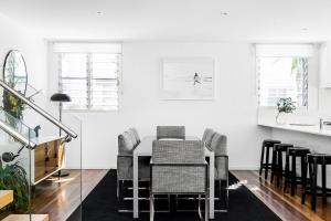 Clique 2 - moments from Main Beach with pool