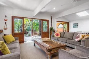 Longhouse - spacious 4 BR Belongil Beach retreat - Byron Bay