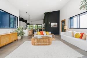 Melaleuca - luxury 4BR retreat with pool