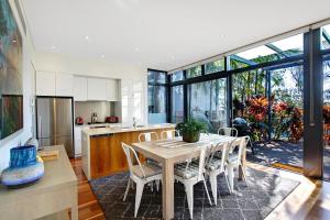 Ocean View at Kiah - near Belongil Beach with pool