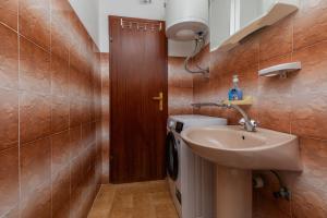 Apartments with parking space Stanici, Omis - 20107