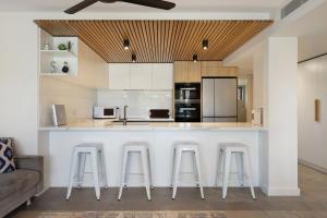 Pacific Blue - beachfront 2 BR apartment with pool