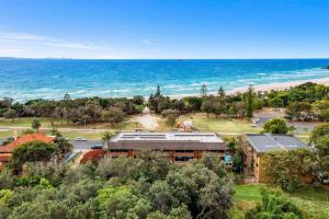 Pacific Blue - beachfront 2 BR apartment with pool