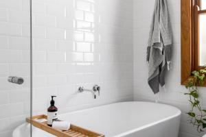 San Juan Surfers Cottage - prime Byron location