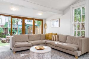 Starr Cottage - Quaint Cottage with a stunning pool - Close to everything Byron!