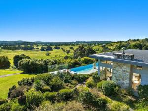 The Springs - architect-designed home with pool