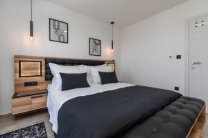 Apartments with parking space Omis - 20689