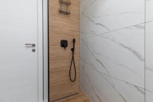 Apartments with parking space Omis - 20689