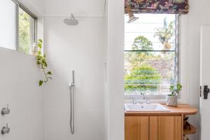Mullum River House - waterfront heritage home