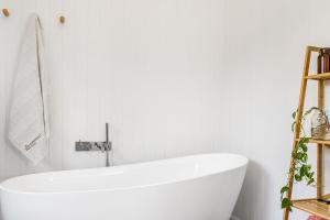 Mullum River House - waterfront heritage home