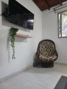 apartamento comodo, iluminado, cerca al estadio y la estacion del metro