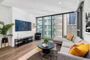 CBD, Stylish, Heated Pool, Gym, Sauna, Steam, BBQ