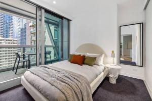 CBD, Stylish, Heated Pool, Gym, Sauna, Steam, BBQ