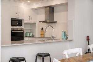 Ocean Walk - villa with pool near Main Beach