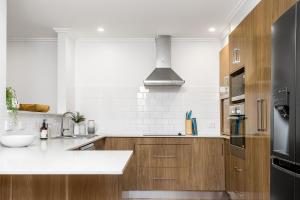 Drift - 3 BR home near town & beach with pool