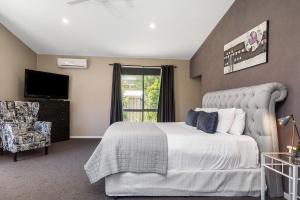 Lennox Coastal Retreat - resort-style home w. pool