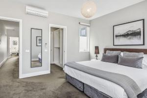 Boutique Stays - Victorian Vogue