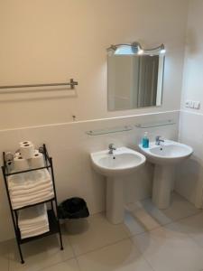 Large 3 bedroom family apartment close to the river