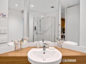 341 The Waves, Cowes