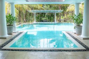 GOOD STORY at NIRBANA ISLAND