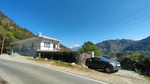 The Pinelamp Homestay Lachori