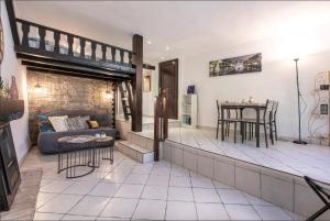 Suite & Castle - Au Pied du Château dAnnecy proche coeur historique & Lac by ImmoConciergerie