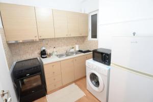 Minimal apartment in koukaki